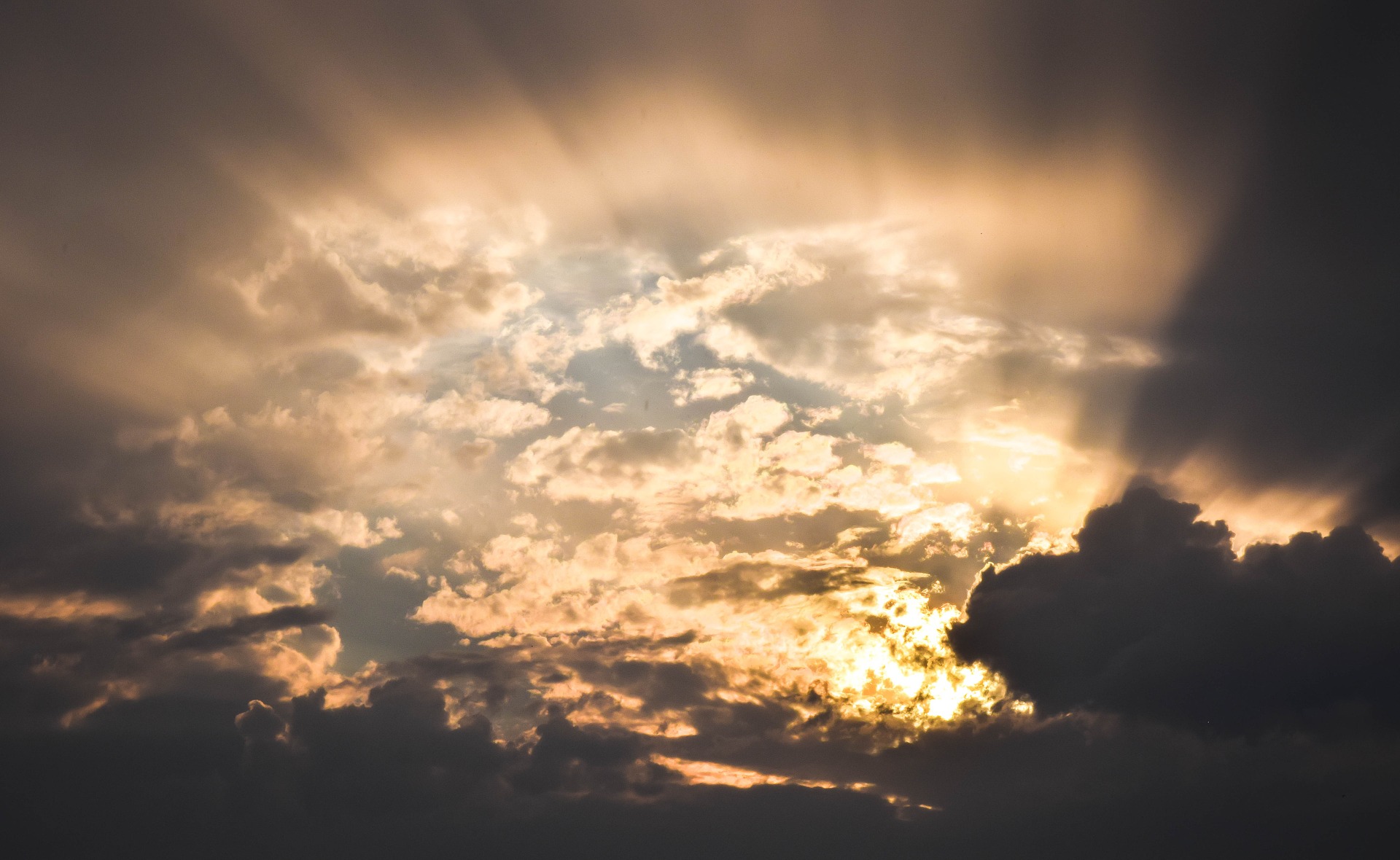 sky-1107952 1920